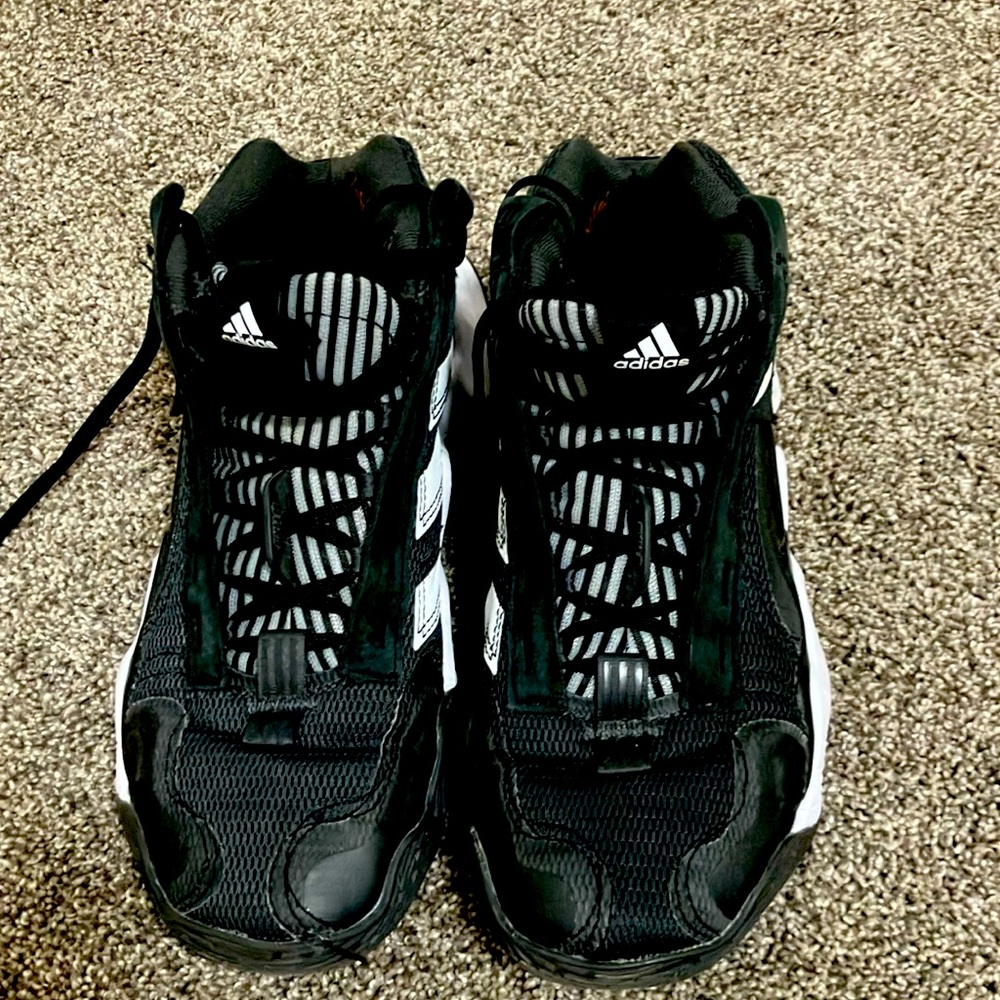 Adidas women’s 8 1/2 basketball shoes